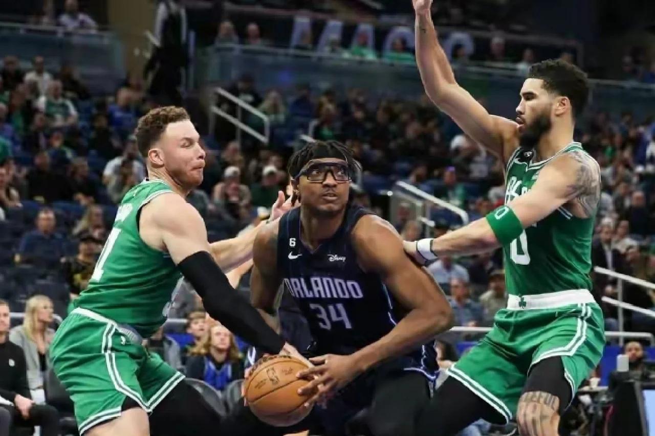 灰狼队遭遇连败,球员状态低迷难以挽回 灰狼队遭遇连败,球员状态低迷难以挽回